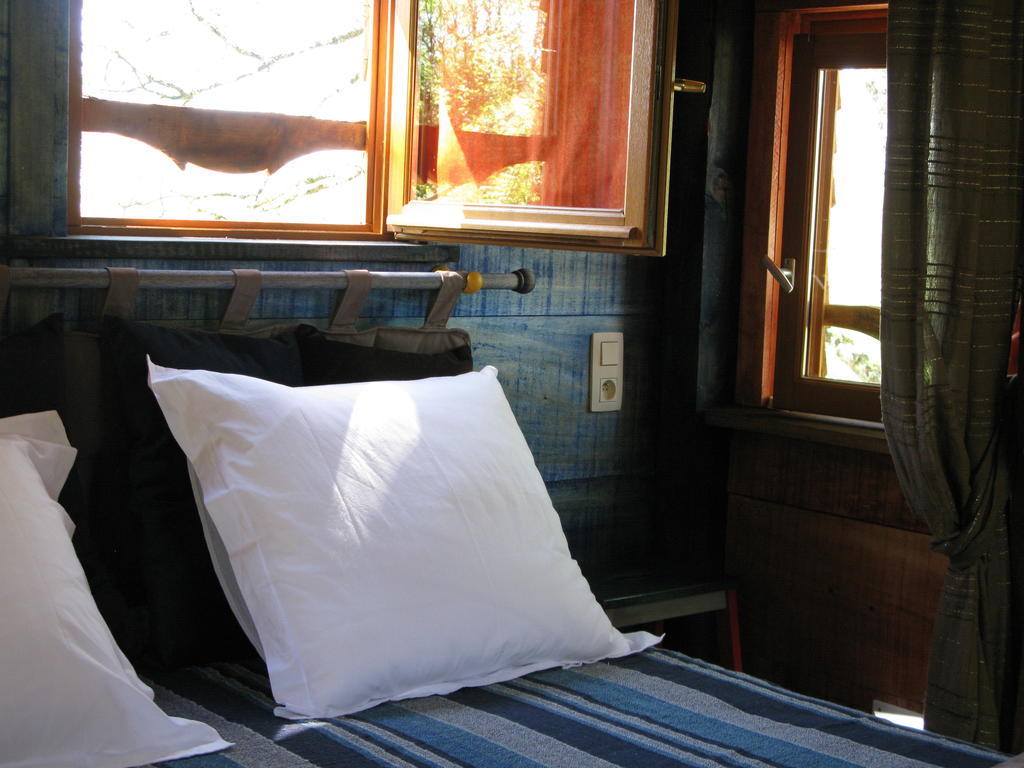Les Cabanes Du Tertre Urval Buitenkant foto